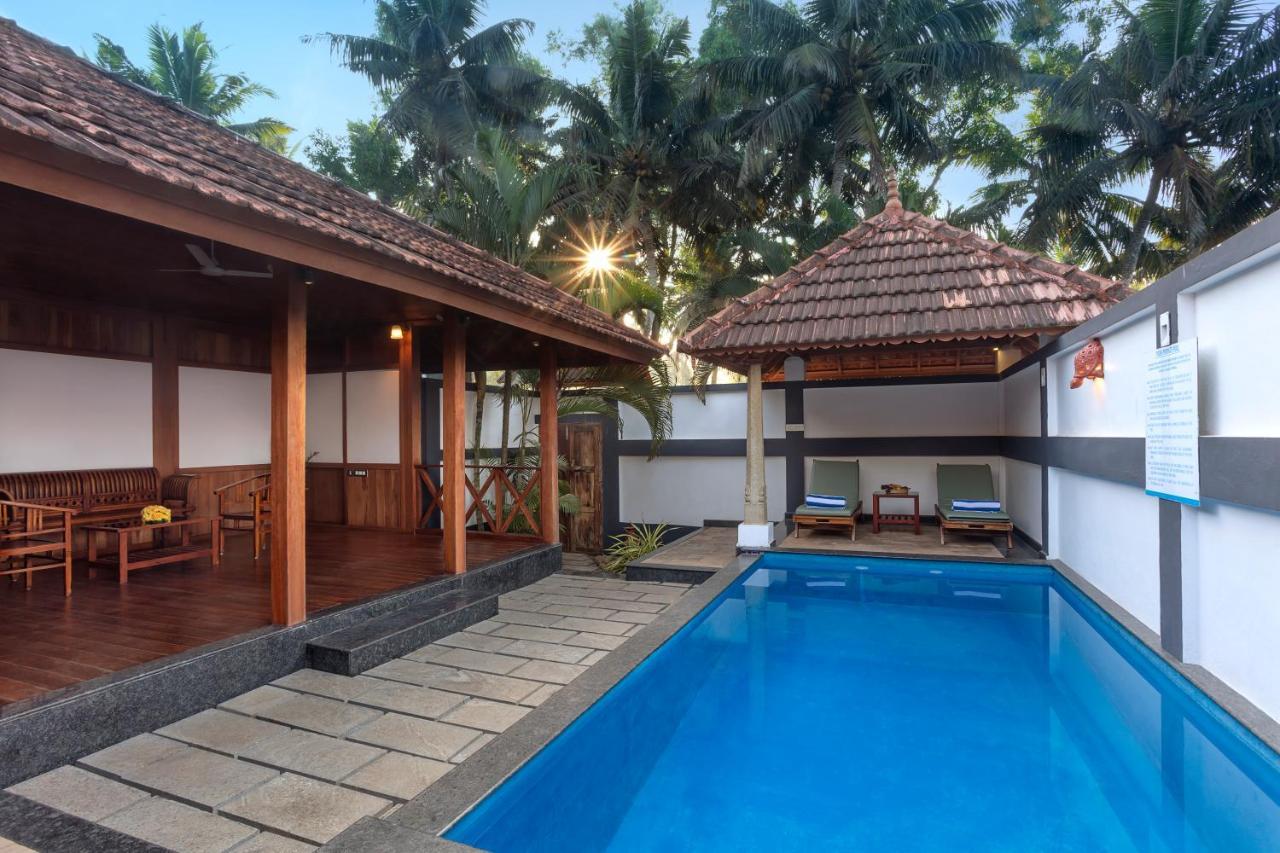 Estuary Sarovar Portico Poovar Exterior foto