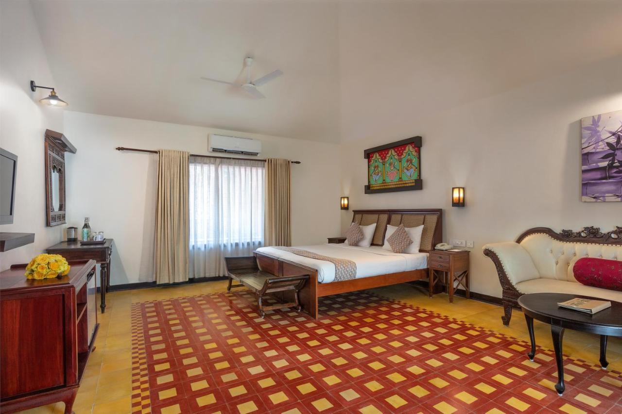 Estuary Sarovar Portico Poovar Exterior foto