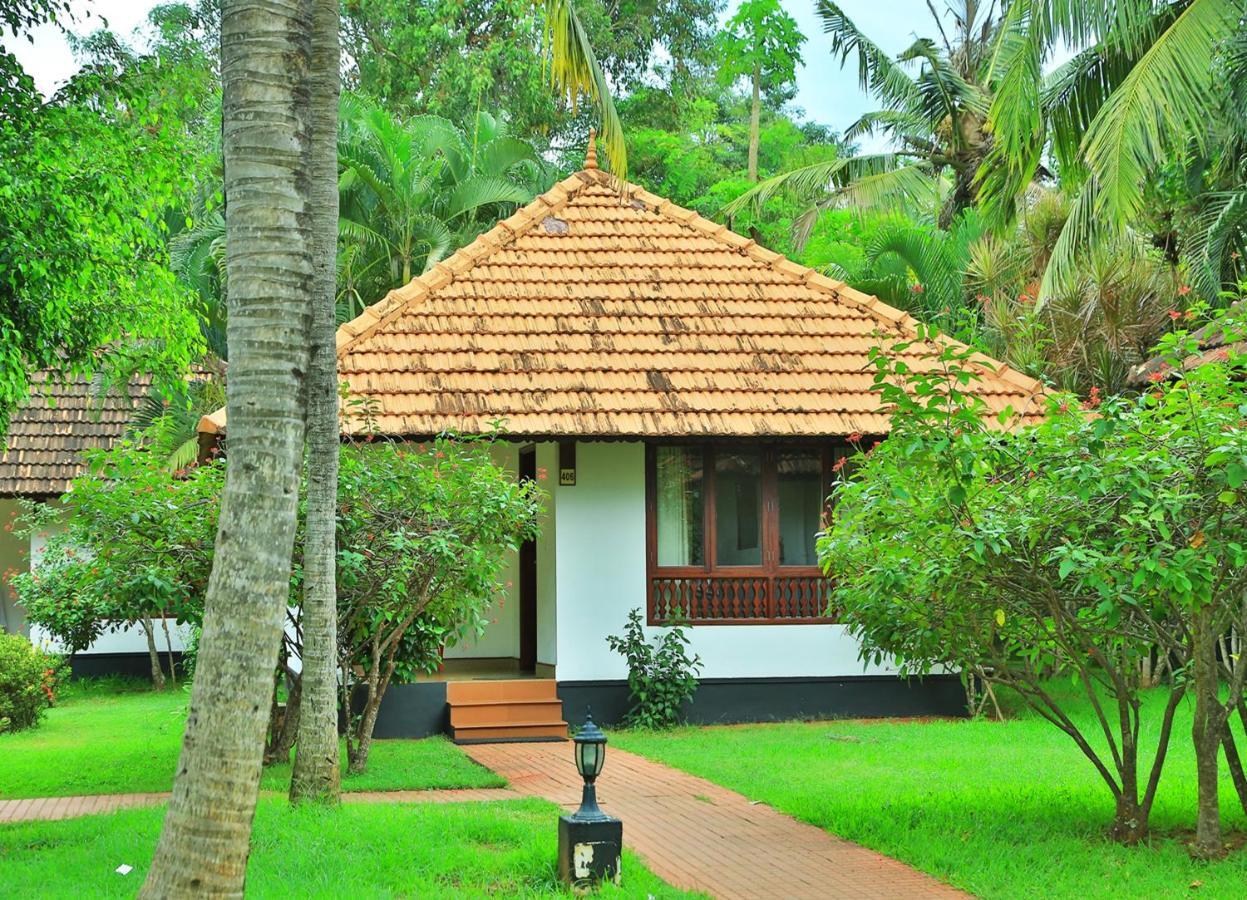 Estuary Sarovar Portico Poovar Exterior foto