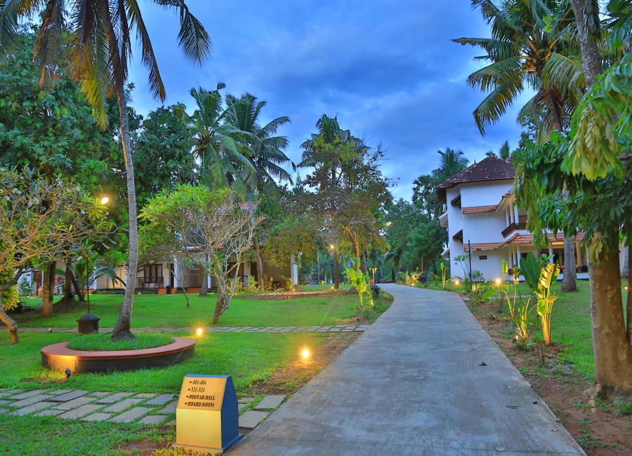 Estuary Sarovar Portico Poovar Exterior foto