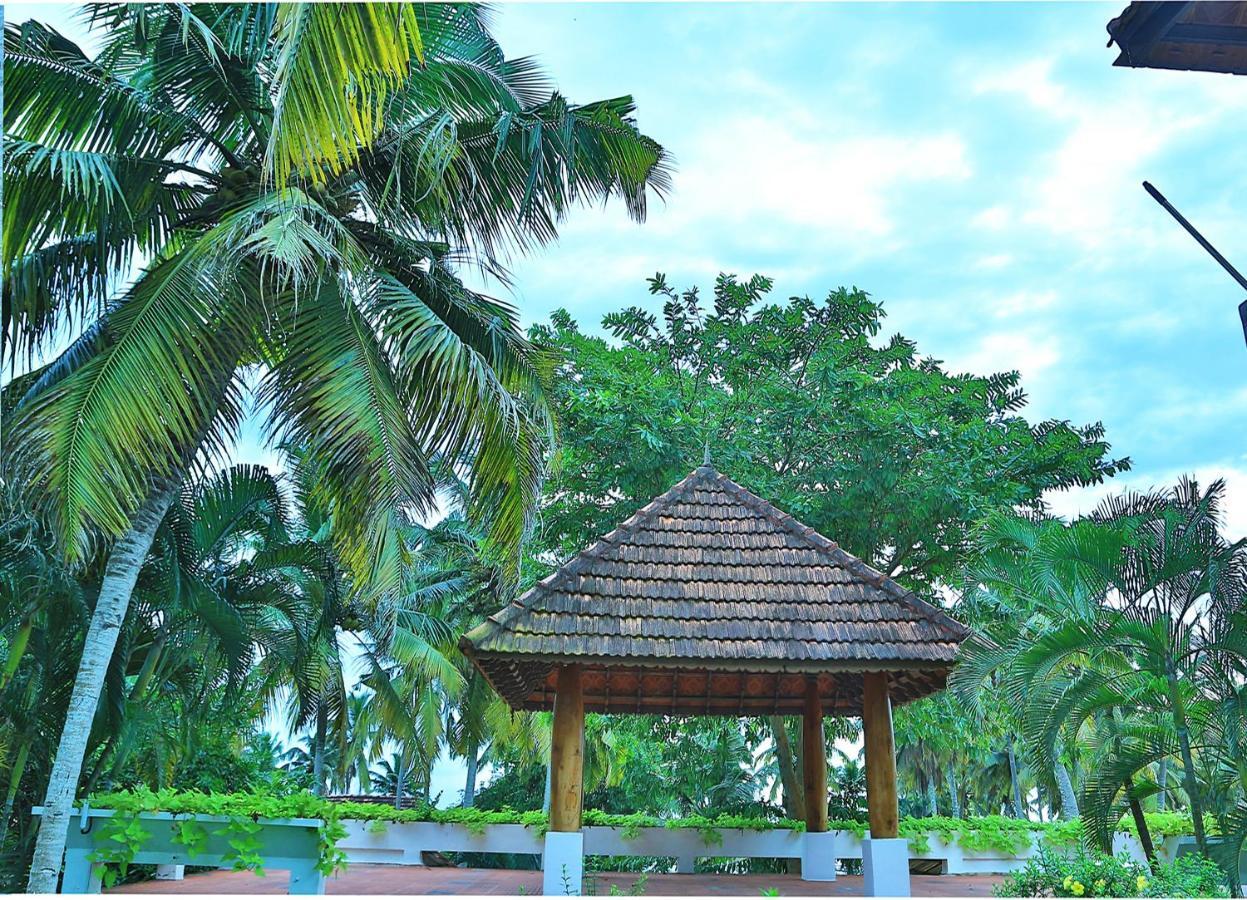 Estuary Sarovar Portico Poovar Exterior foto