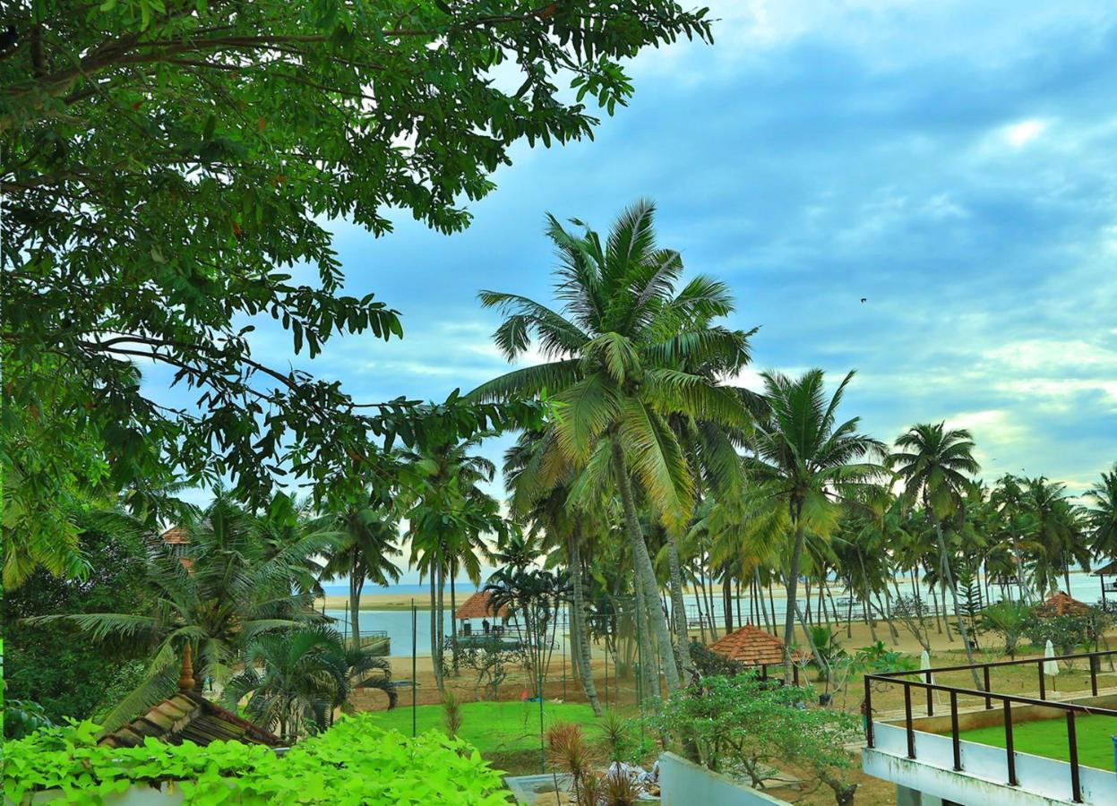 Estuary Sarovar Portico Poovar Exterior foto