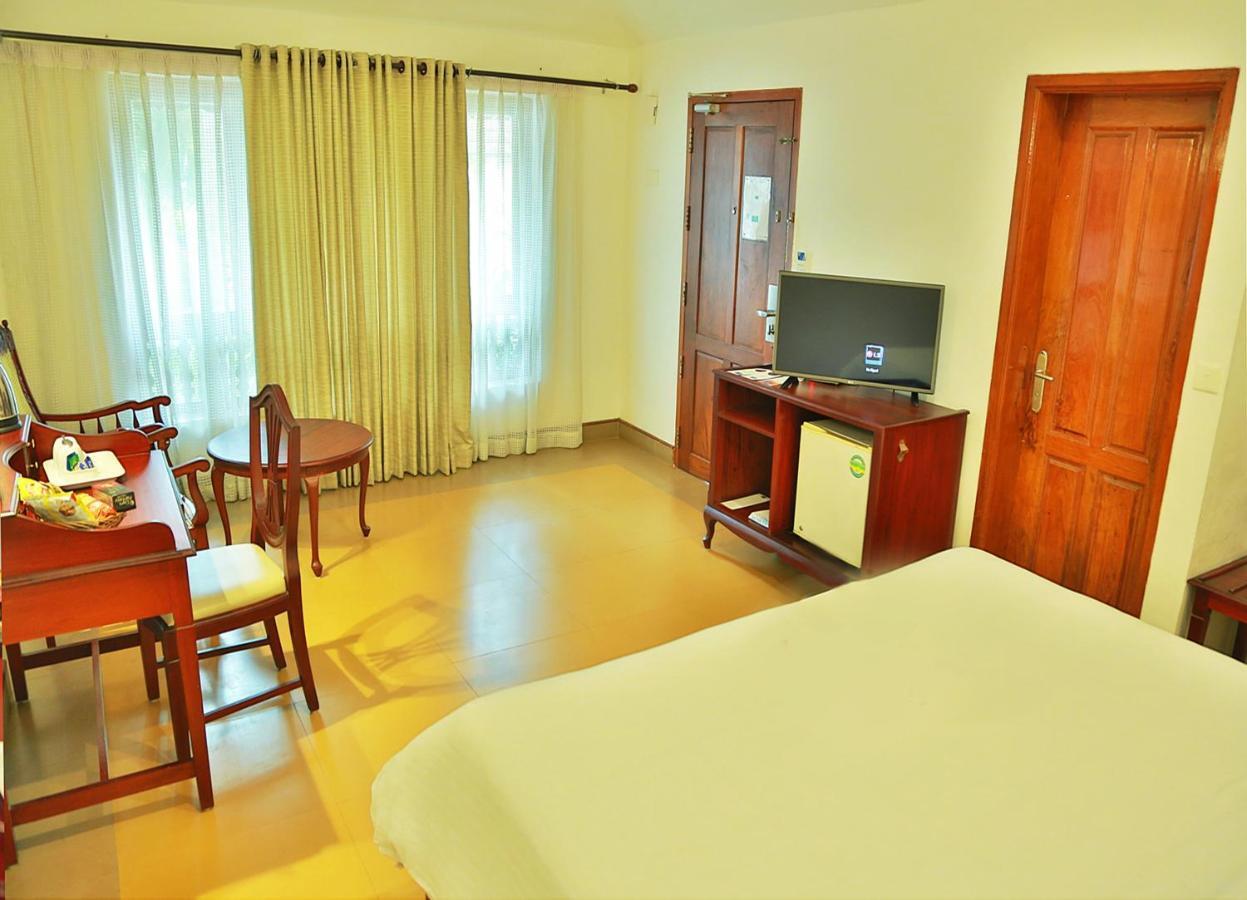 Estuary Sarovar Portico Poovar Exterior foto