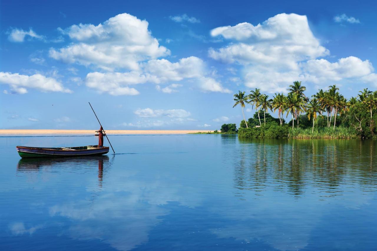 Estuary Sarovar Portico Poovar Exterior foto